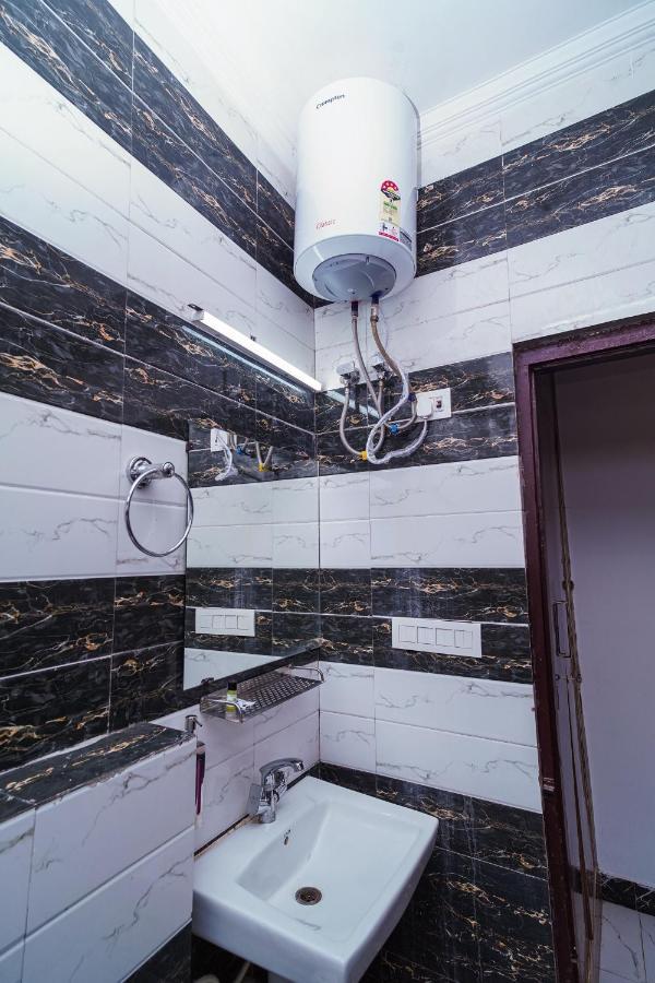 Golden Residency Hotell New Delhi Exteriör bild