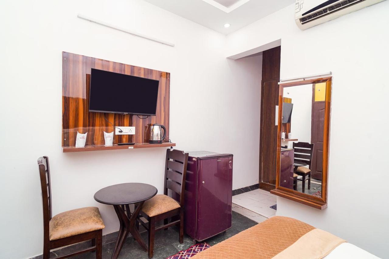 Golden Residency Hotell New Delhi Exteriör bild