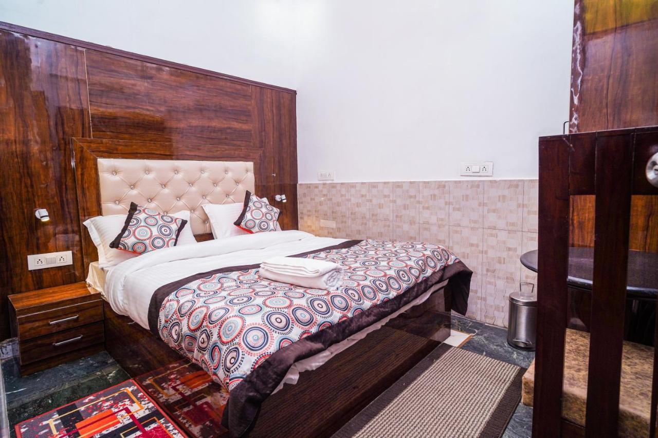 Golden Residency Hotell New Delhi Exteriör bild