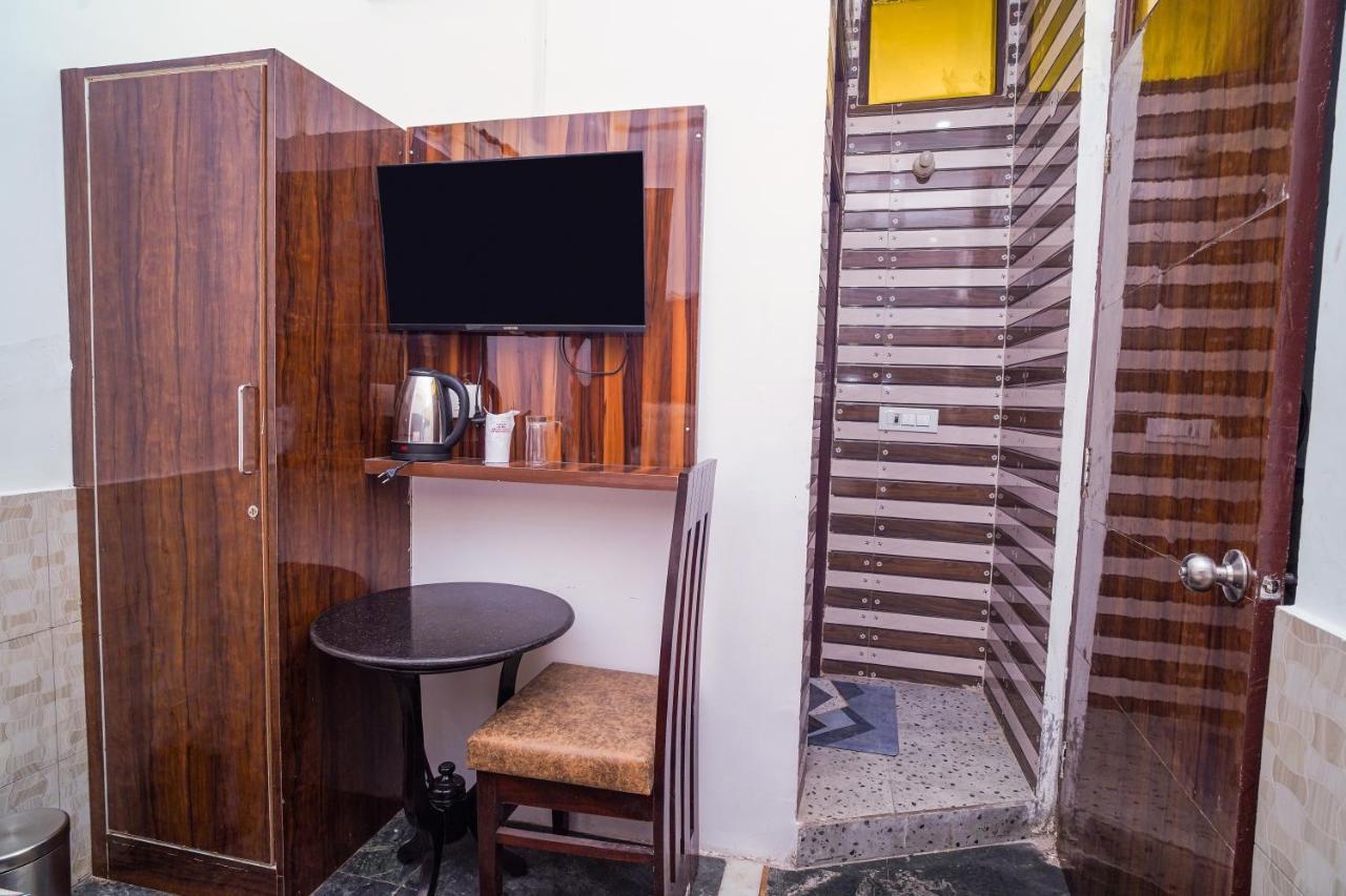 Golden Residency Hotell New Delhi Exteriör bild
