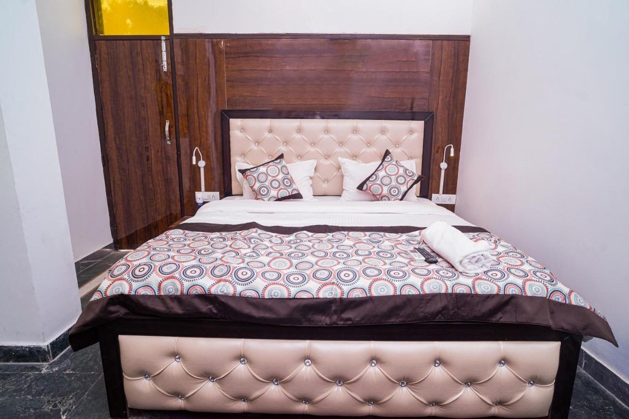Golden Residency Hotell New Delhi Exteriör bild