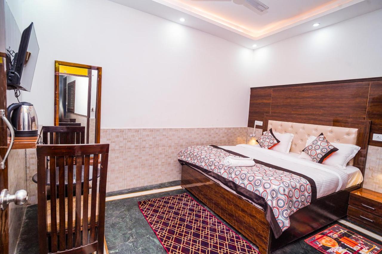 Golden Residency Hotell New Delhi Exteriör bild