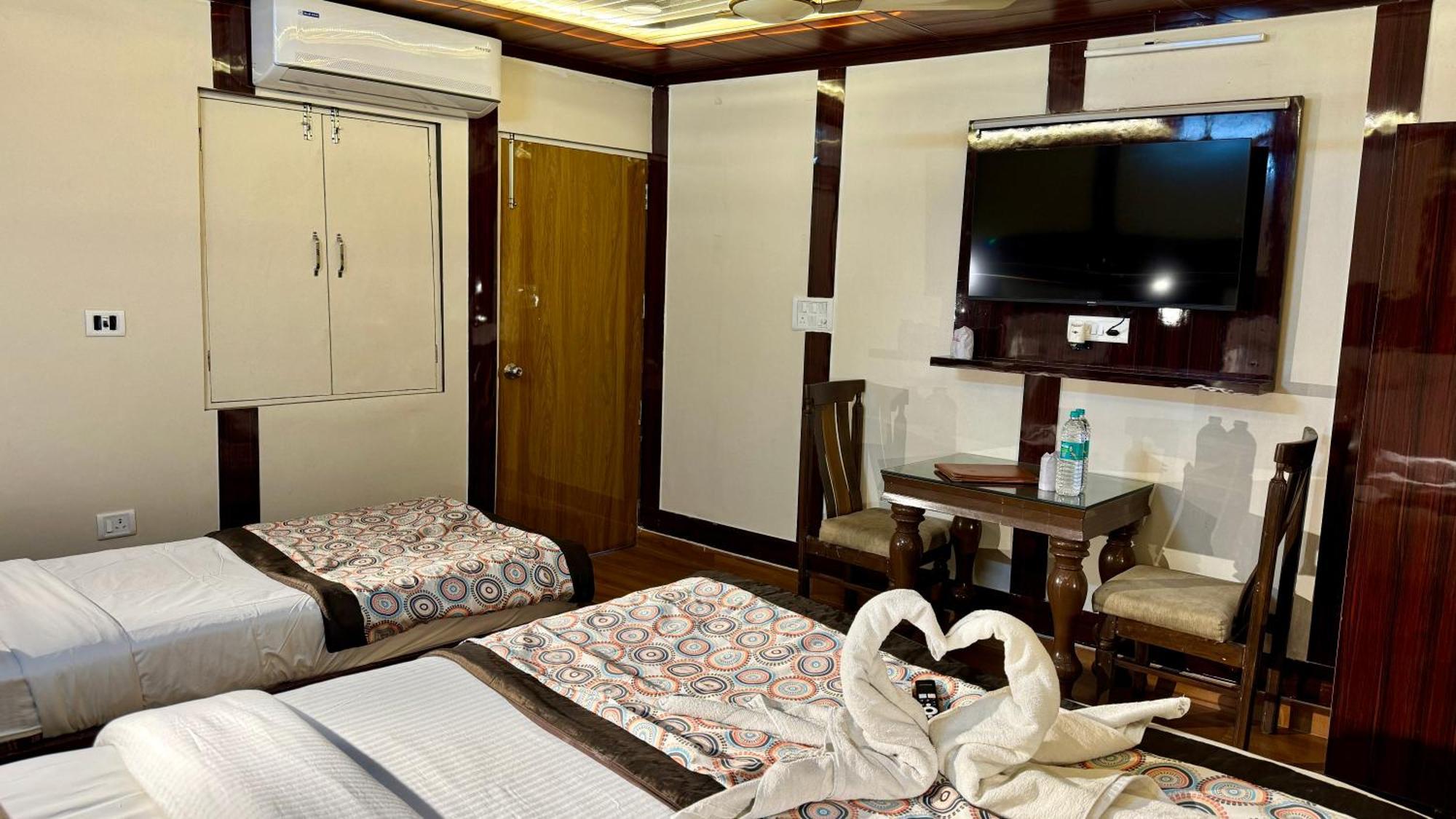 Golden Residency Hotell New Delhi Exteriör bild