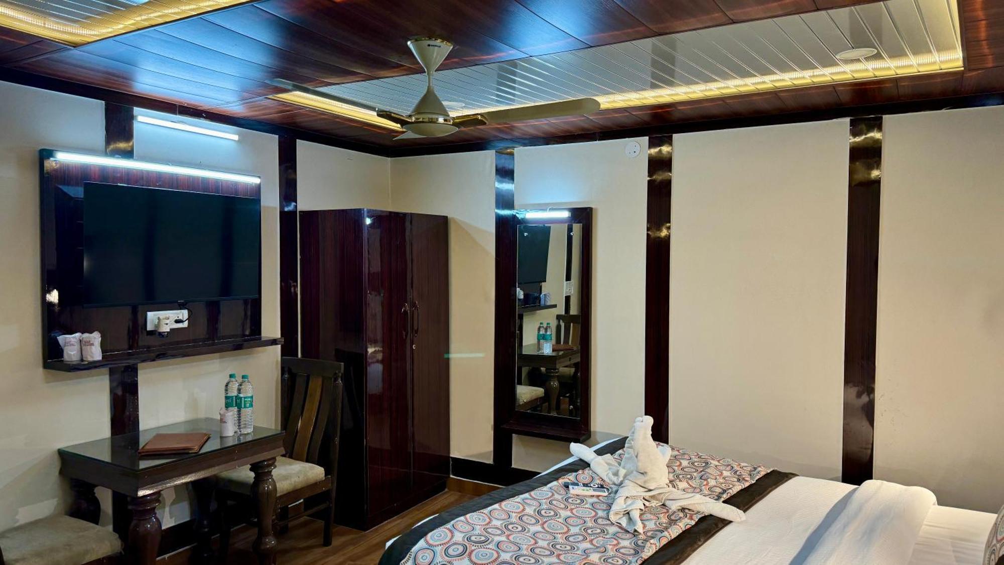 Golden Residency Hotell New Delhi Exteriör bild