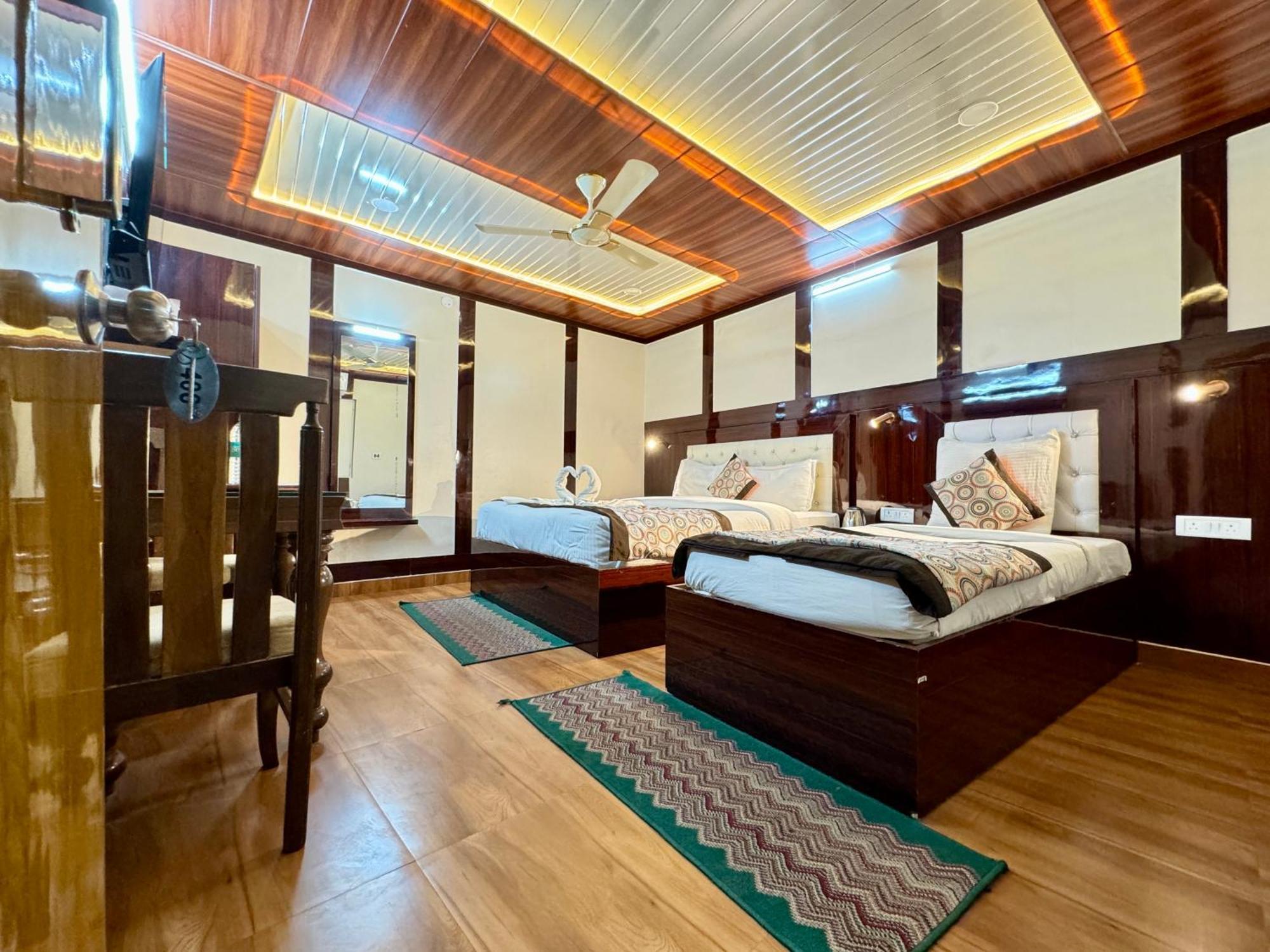 Golden Residency Hotell New Delhi Exteriör bild
