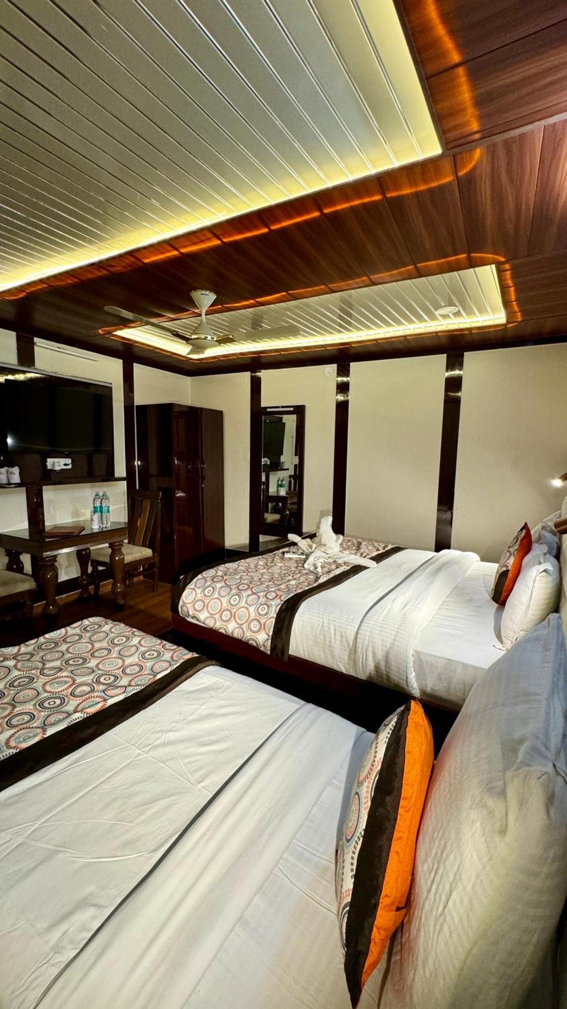 Golden Residency Hotell New Delhi Exteriör bild