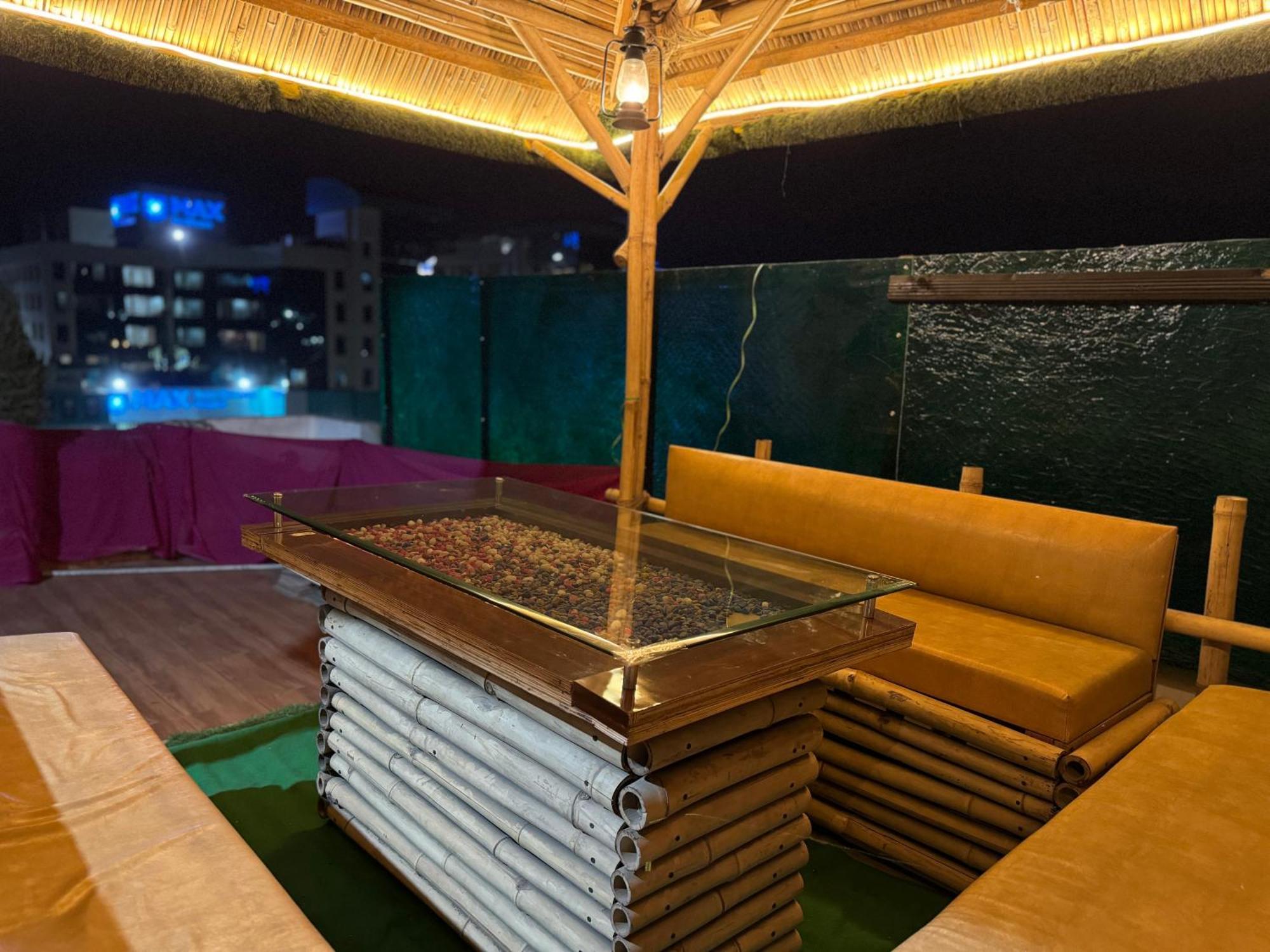 Golden Residency Hotell New Delhi Exteriör bild